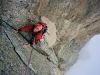 Wojtek na drodze Tout va Mal, 6b, Aiguille de Roc