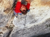 Jarek Mazur podczas wspinaczki w La Goli