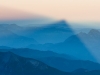wojciech-ryczer-cien-wielkiej-gory-nad-dolina-chamonix-widoki-z-aiguille-du-midi-o-wschodzie-slonca