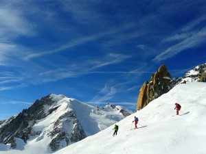 Masyw Mont Blanc, poniżej Aiguille du Midi_a co się może panu w puchu stać Miękkie to, białe…